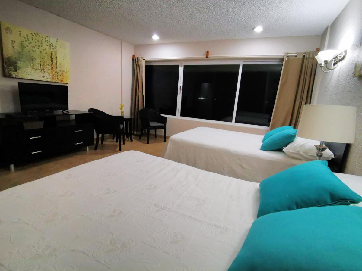 Brisas Beachfront Studios In Hotel Zone Cancún Exterior foto