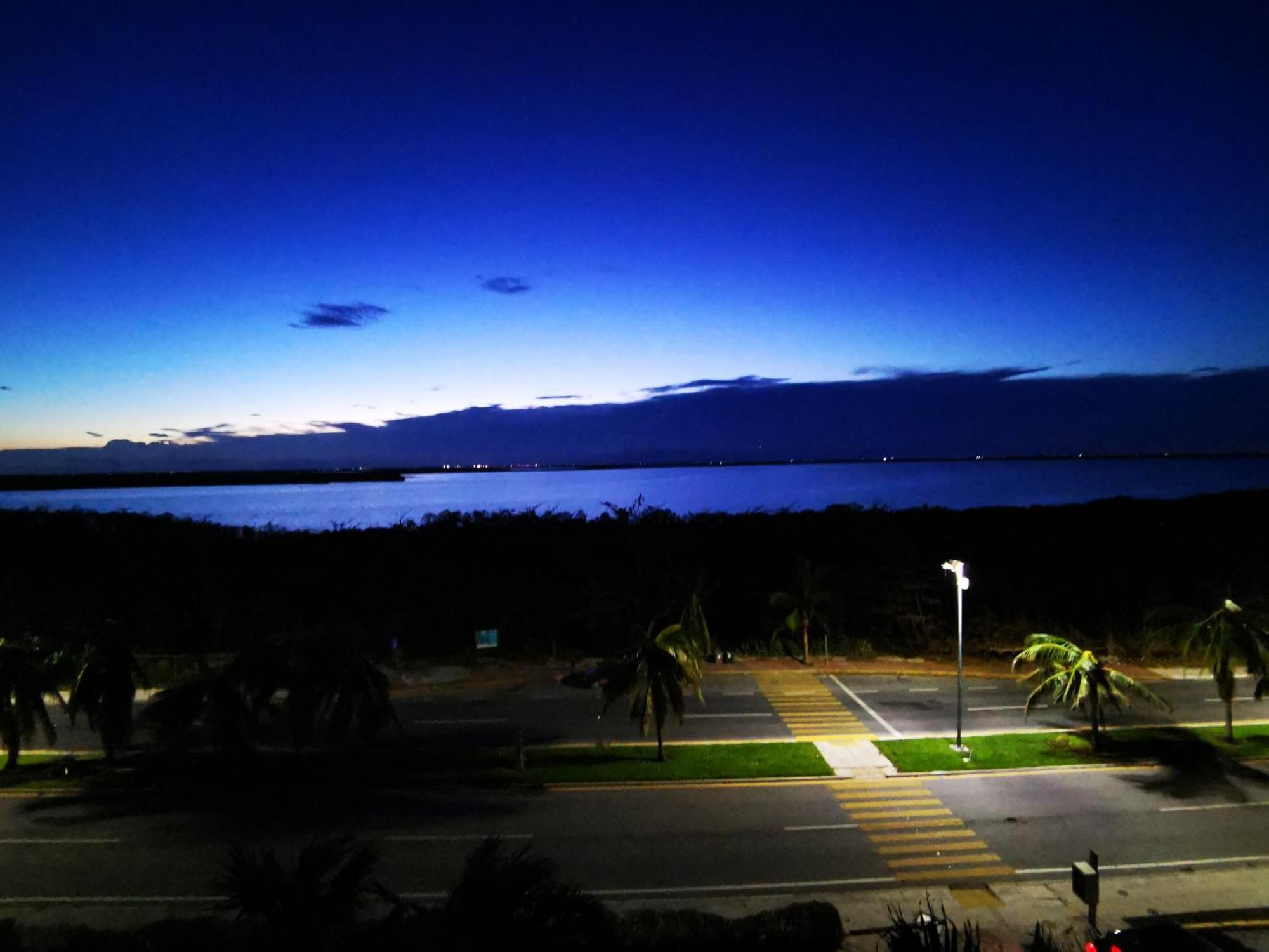 Brisas Beachfront Studios In Hotel Zone Cancún Quarto foto